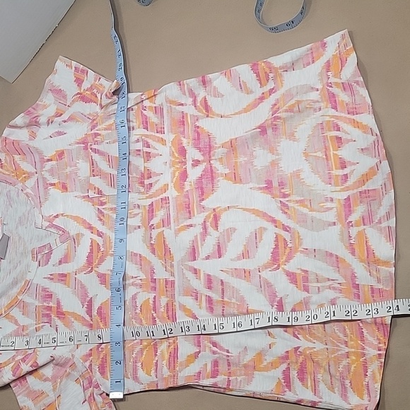 Chico's V-Neck, Single Pocket Tee. White with Pinks and Oranges, EUC, NO SIZE - Picture 5 of 9